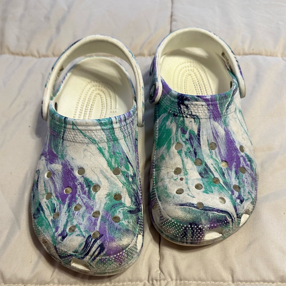 Marbled Crocs- Juniors size 4
